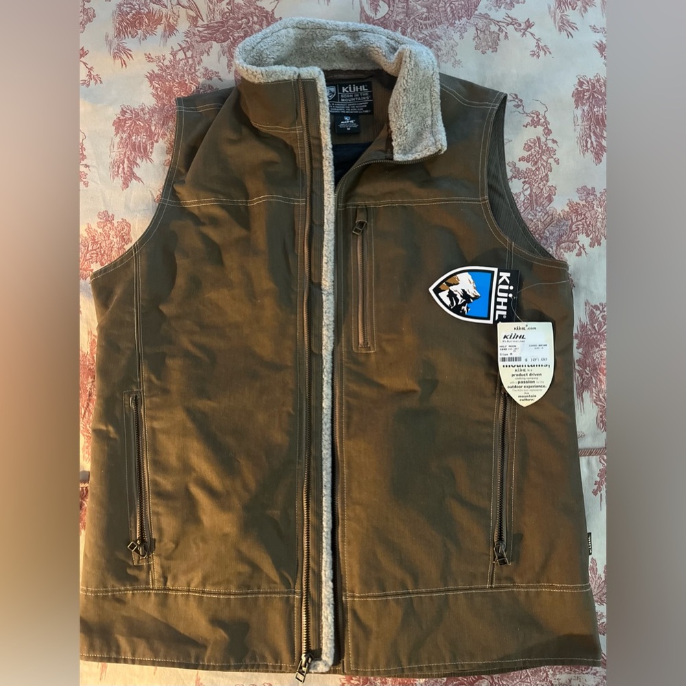 NWT men’s Kuhl vest size medium, olive green